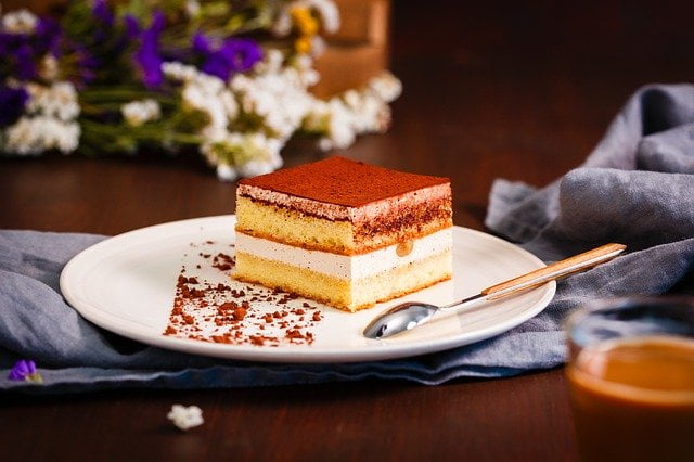 Tiramisu Cake